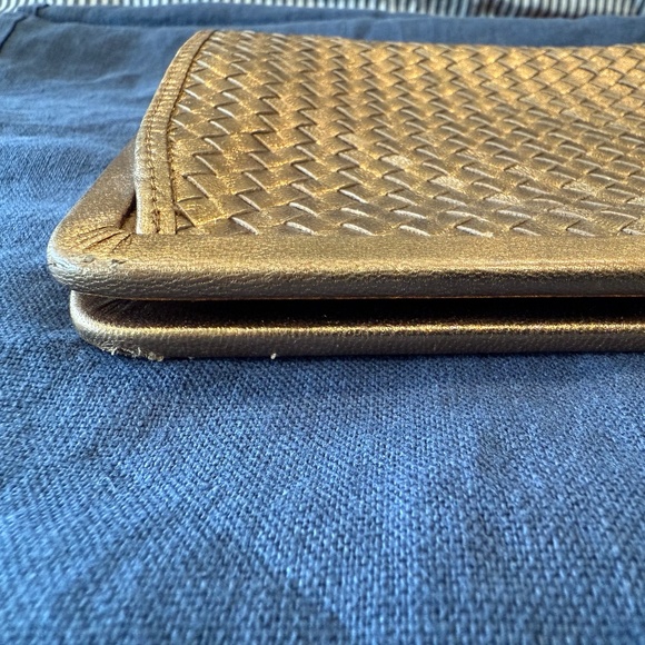 Authentic Vintage Bottega Veneta Intrecciato Clutch – Metallic Gold – GUC - Picture 10 of 11